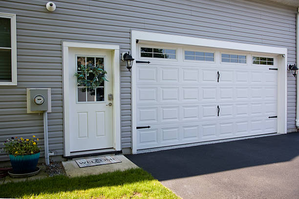 24/7 Emergency Garage Door Panel Replacement experts in Harvey, IL